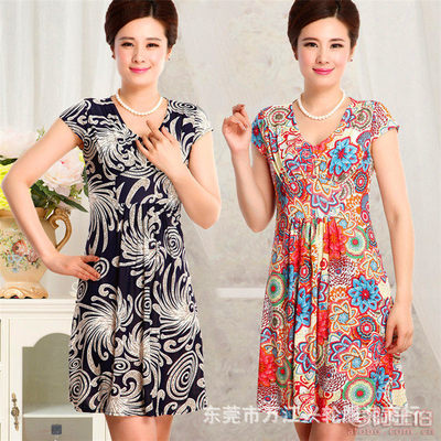 兴轮服装商行 中老年女装连衣裙批发热销，夏季宽松妈妈装优选